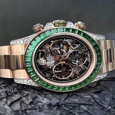 ساعة رجالية فخمة – تفاصيل سيراميك ولمسات زمرد